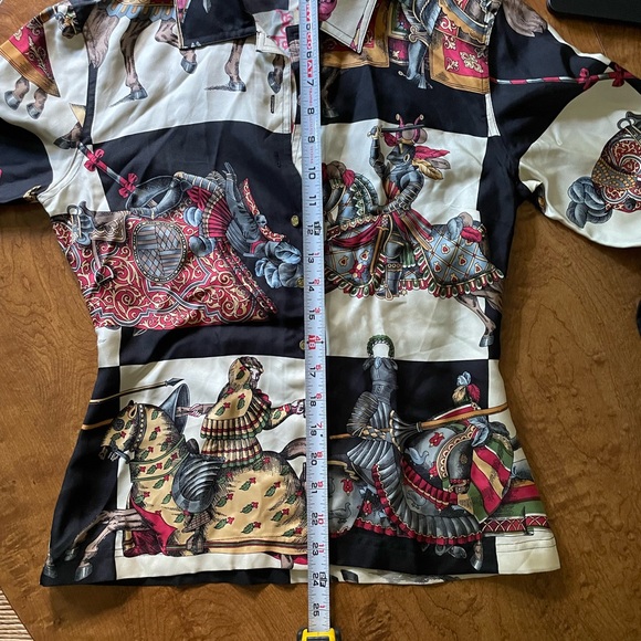 Blouse size 2 WATHNE measurements in pictures. It’s silk - Picture 8 of 9